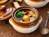 Нежное мясо с картошкой в горшочках - прекрасное блюдо, вкус которого никогда не приедается