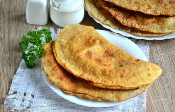 Чебуреки из теста на минеральной воде