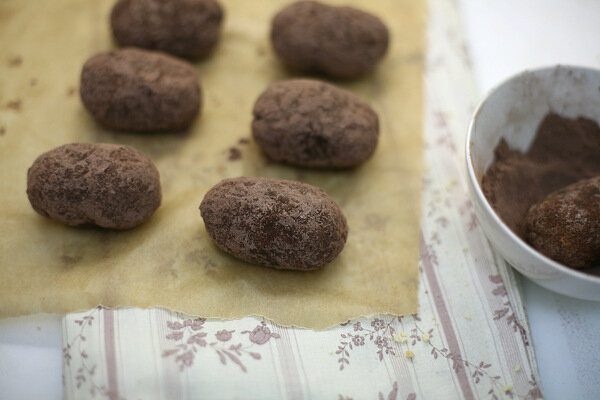 Заготовки для пирожных «Картошка» в посыпке из какао-порошке