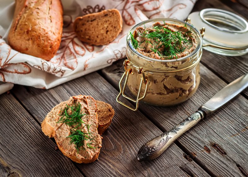 Домашний паштет из шпрот - прекрасный способ удивить близких чем-то вкусным и необычным