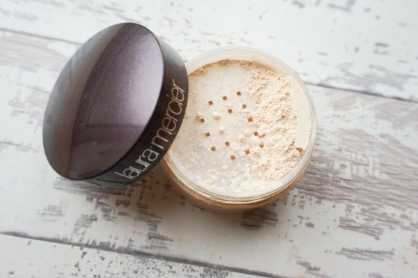 пудрой Laura Mercier Loose Setting Powder Translucent